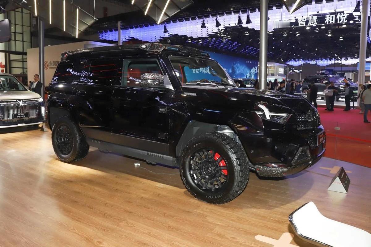 102.9万元，罗伦士M800枪与玫瑰上市，新能源时代的豪华越野SUV。

罗伦