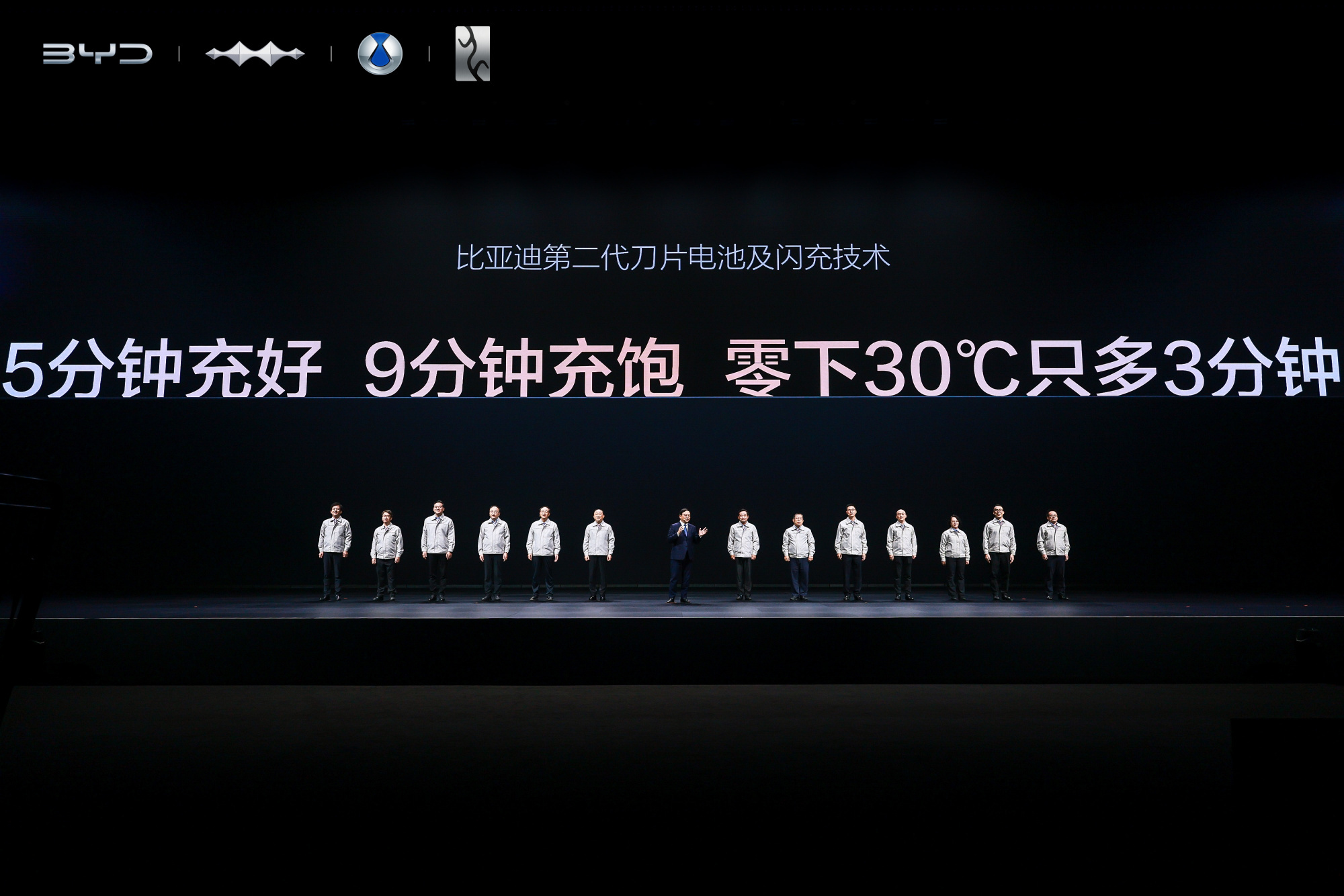 和保时捷的外观设计一样，比亚迪三电的实力也是汽车圈为数不多的遥遥领先的存在，今天