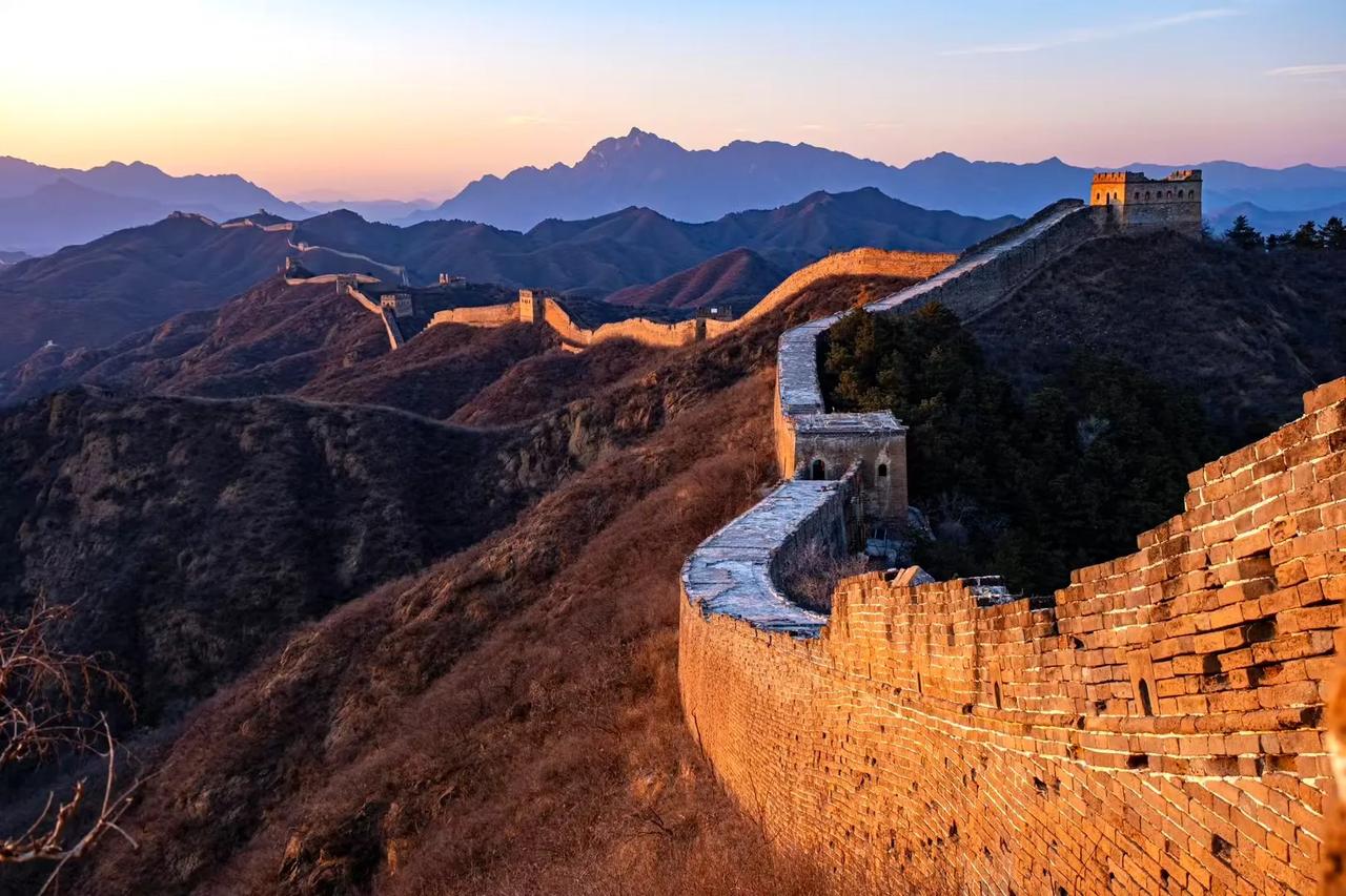 读史，看到金朝修筑长城一段，一个草原上兴起的民族为何还要修筑长城呢？你就想吧，女