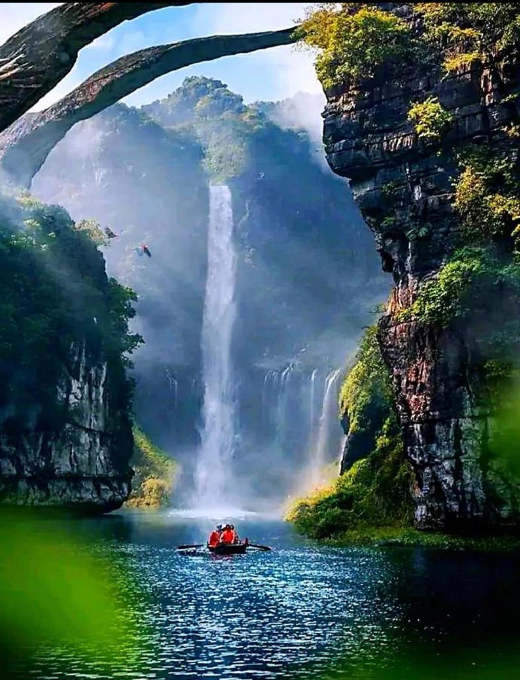 标题：风景再美，不如平平安安
每天能看到这么美的日出晚霞，就是福气。
人到中年，