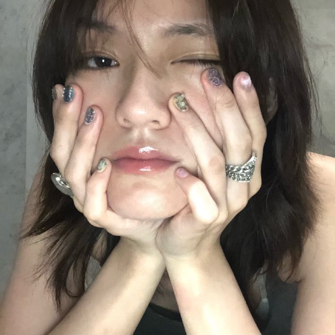 文淇 夹脚人字拖信徒文淇！好有性格好有态度的一女的！谁懂！