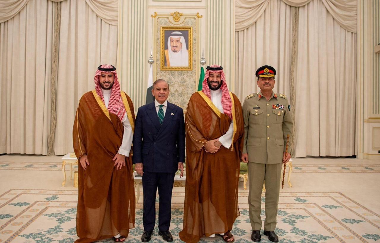 中东王爷们被美国坑惨了！花千亿请保镖，还要拿老百姓当人盾？
美伊战争最憋屈的，当