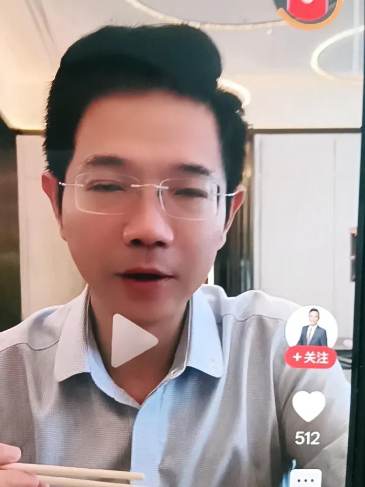 南通南通请用膳，李圣已经到达南通了，他要介绍南通的历史背景。李圣说粉丝朋友们，南