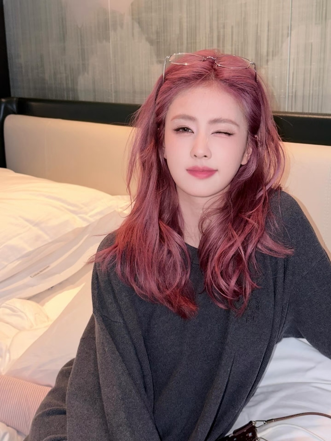 白鹿真好看，粉发的白梦妍好漂亮。白鹿