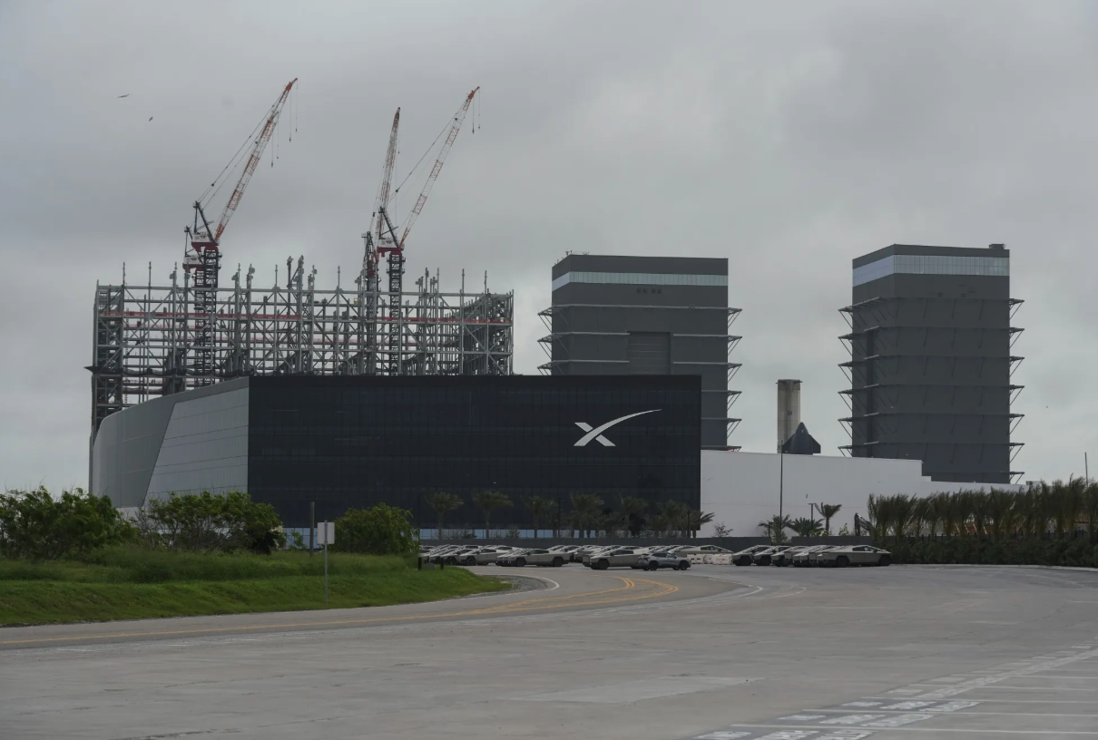 AI收入增长八倍 SpaceX第三季度净利润44亿美元、同比扭亏为盈