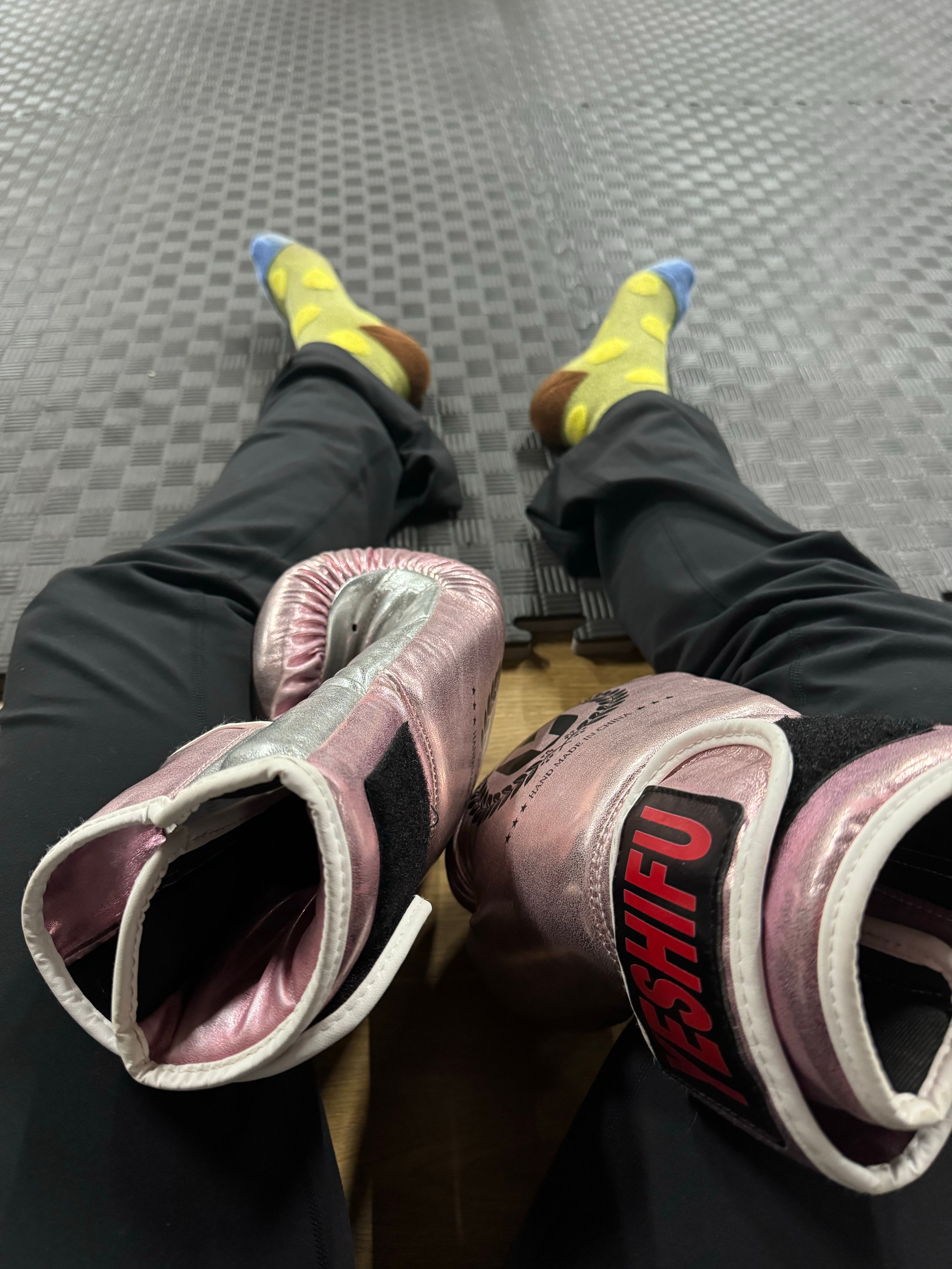 一拳默念一个：我是大女人 ​​​