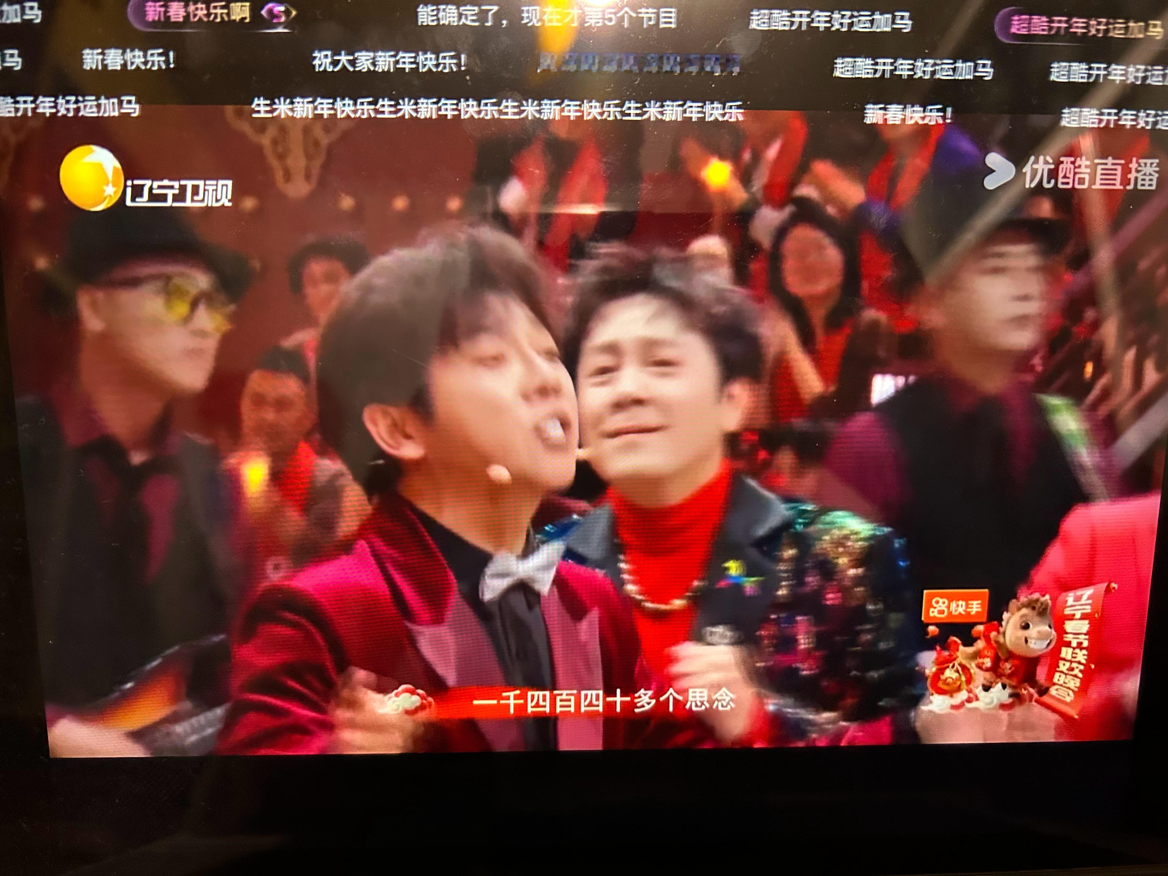 辽宁卫视春晚还是蔡国庆胡海泉冯晓泉长得帅啊，不过我想知道歌手们都是真唱吗？声音温