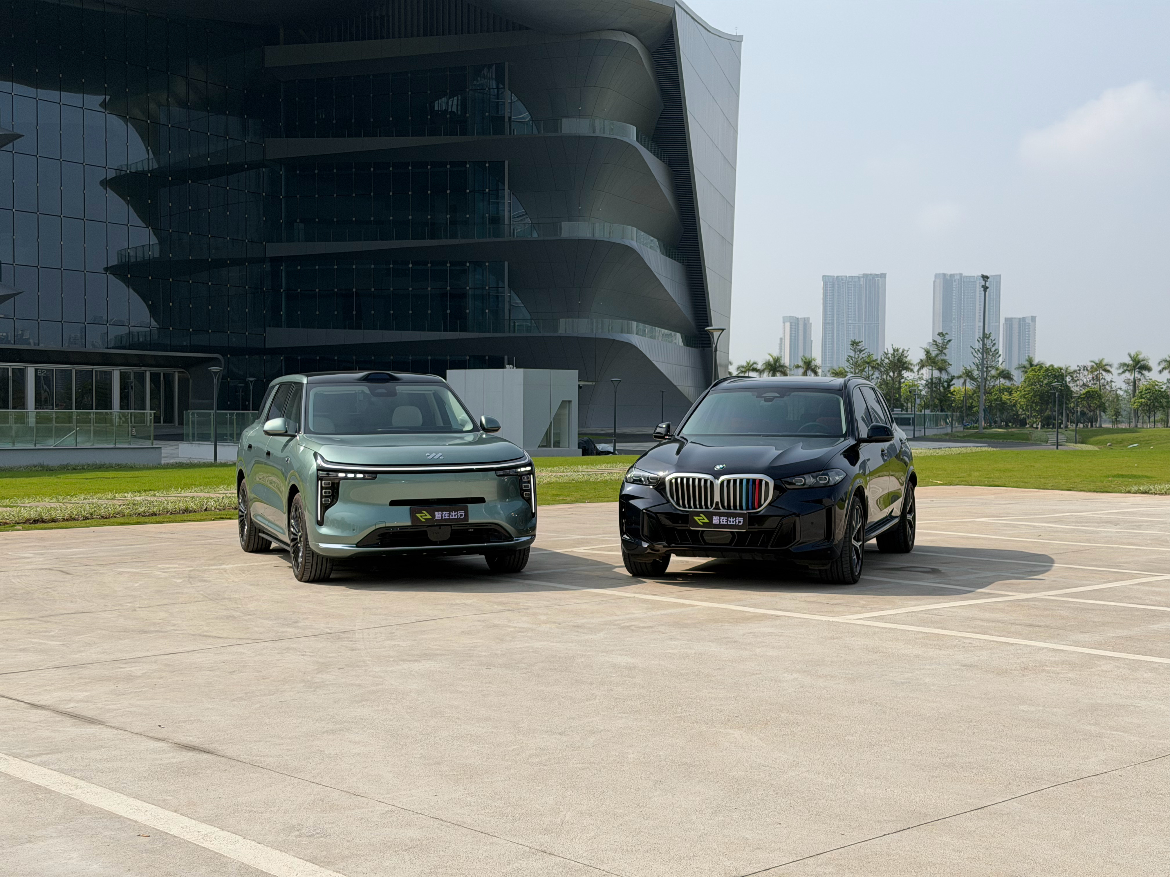 开工，今天我们聊聊两台车的驾控感受。 