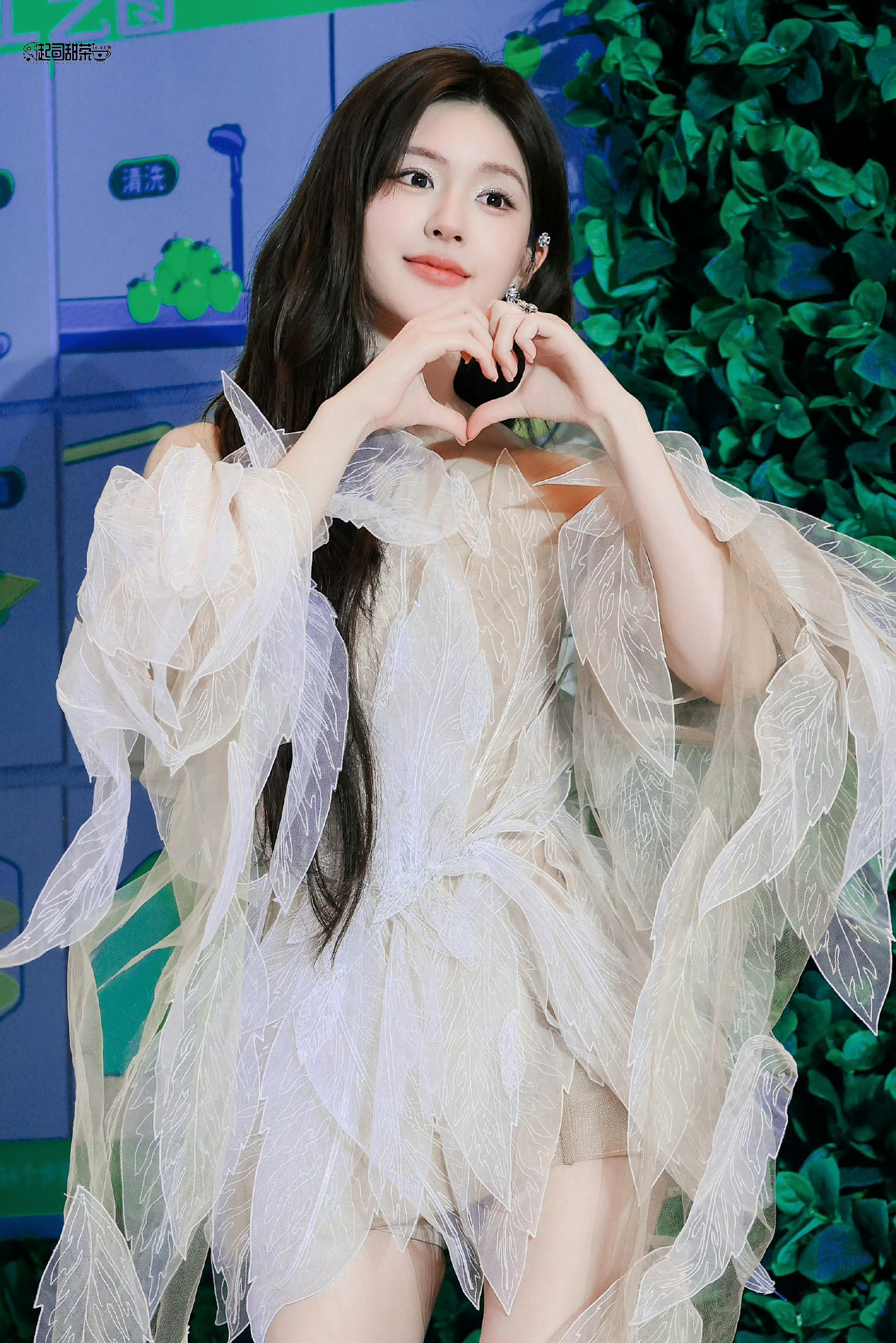 #赵露思仙女look#完全是精灵仙子啊🧚‍♀️闪闪眼妆娇媚飘逸、、很会很宠的饭