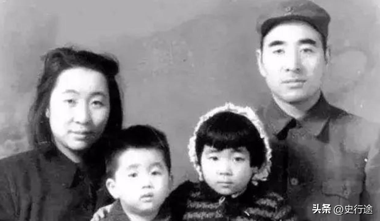 他曾是林彪秘书，1981年被判刑，出狱后领60元生活费，靠卖画为生

关光烈这辈