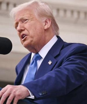 yl死扛美国，愣是没倒！很多人以为这证明了yl有多强。错了！这场对抗真正击穿的，