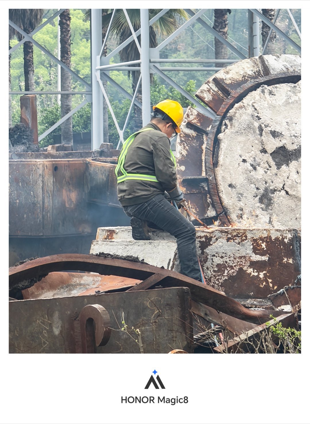 天气阴沉，早上6点多就开始干活了。每天早起打卡