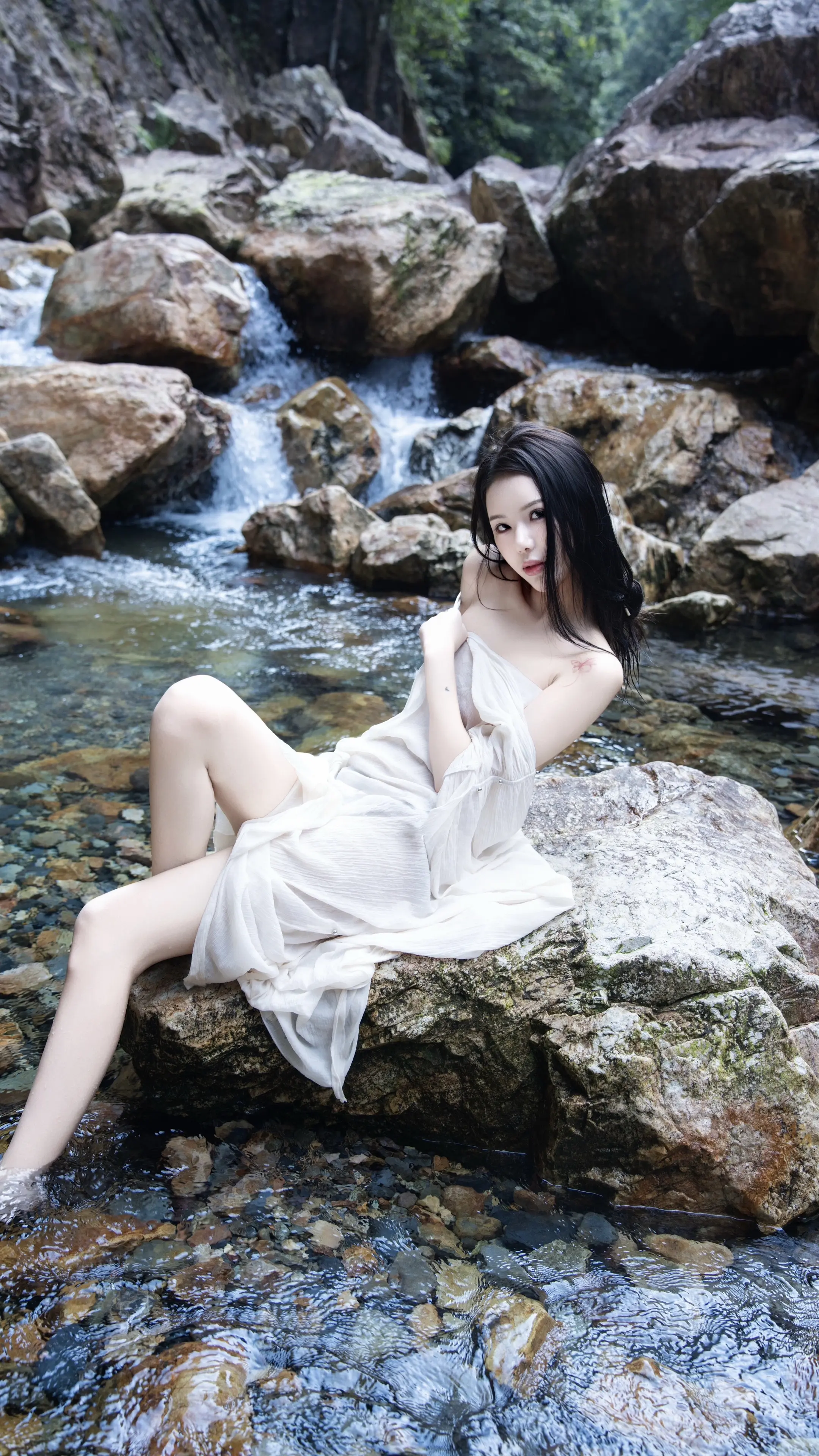 人真的会在对的爱里，闪闪发光。