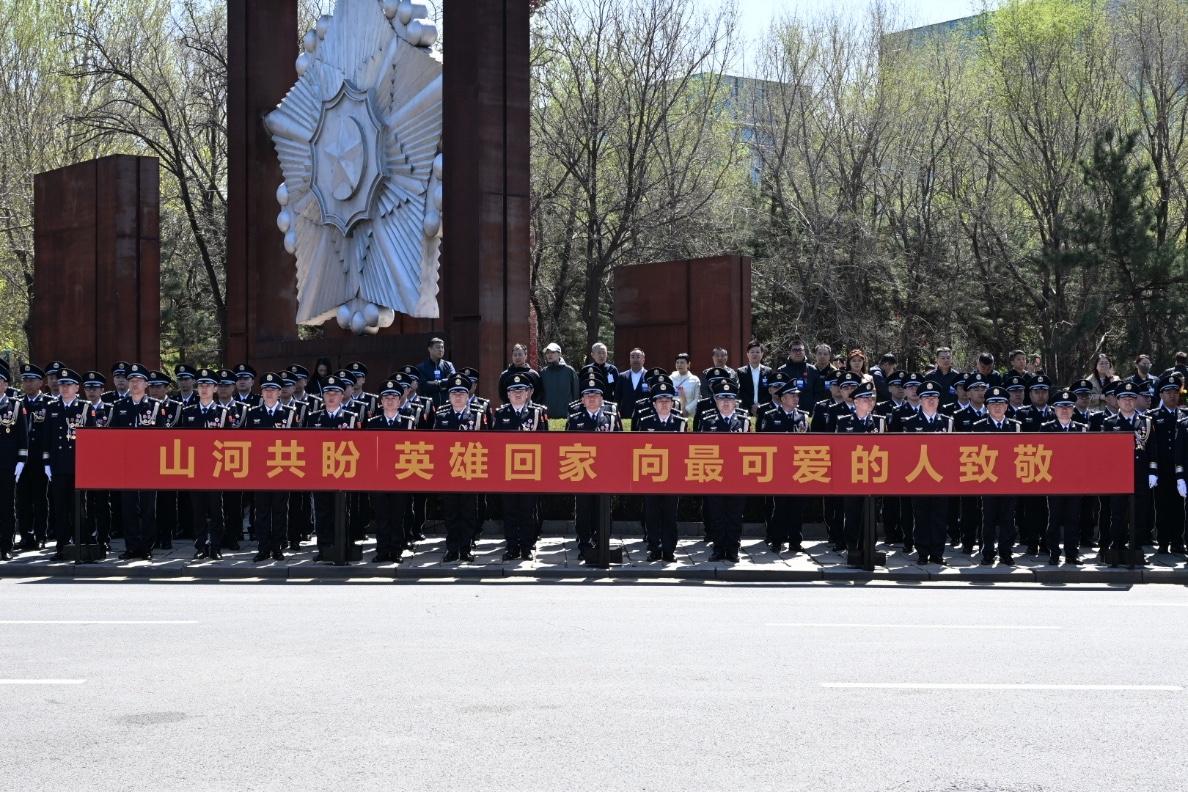 山河共盼，英雄回家。4月22日，历经七十余载风雨，第十三批在韩中国人民志愿军烈士