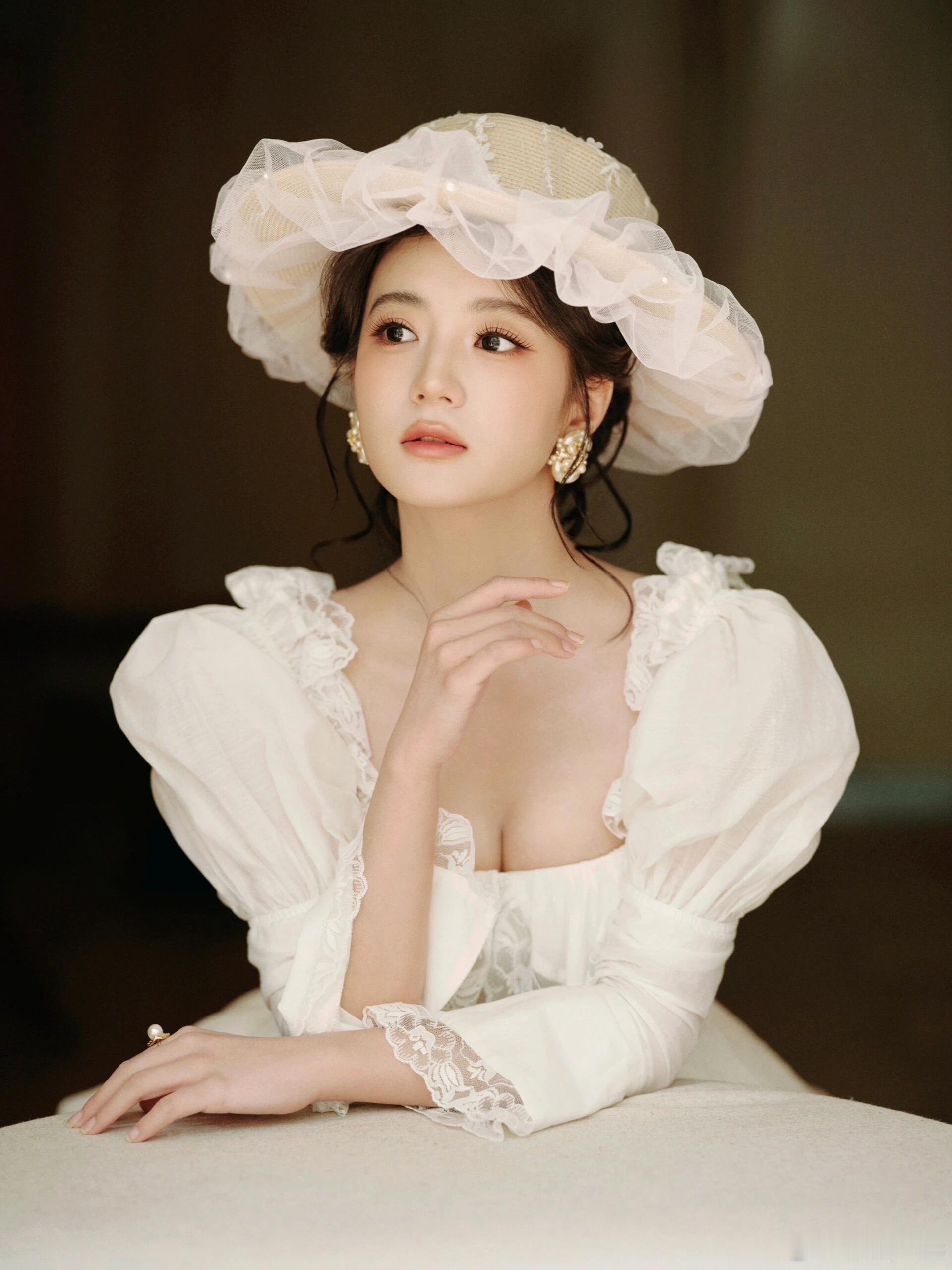 张雅钦分明就是公主！这是什么宫廷美人呜呜呜呜  宝宝太美了 ​​​
