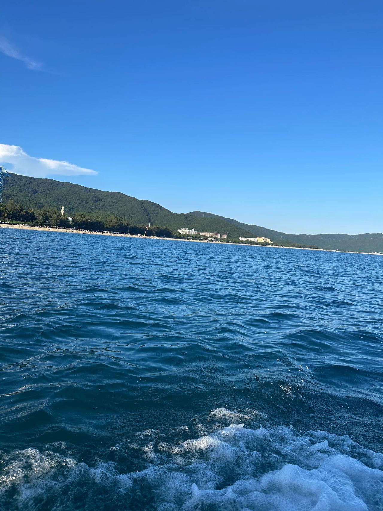 三亚的海是东部所有沿海城市最棒的
去了很多沿海城市，最好的海就是三亚 比厦门 青