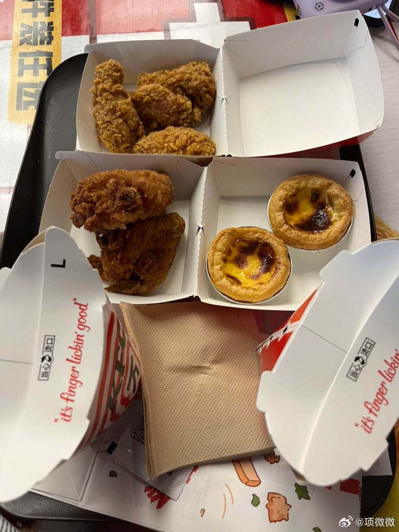 好久没走进kfc了，本来只打算吃一对鸡翅垫一下。结果发现不得了，薯条原味鸡蛋挞全