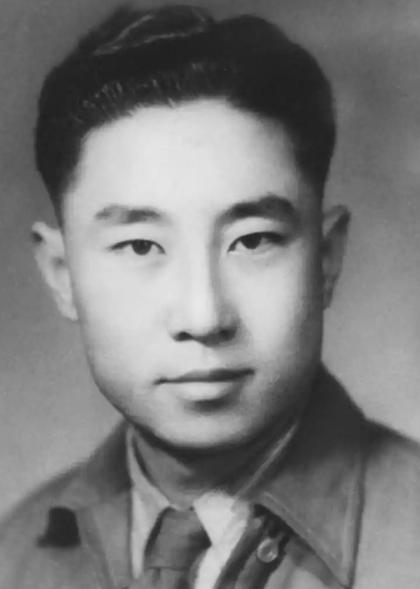 1938 年，特务去小学抓地下党杨文海，谁知，刚到校门口，恰巧就碰上了杨文海，特