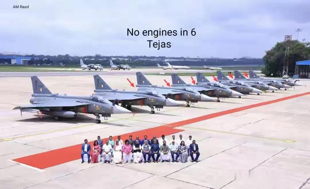 印度斯坦航空高调办了“光辉”战机交付仪式，现场摆着8架新机，本以为是国产战机大突