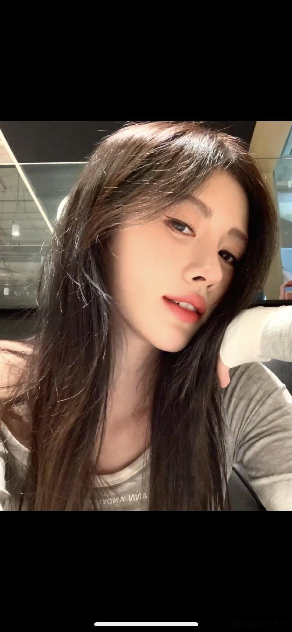 我嘞个御姐感鞠婧祎呀[666][666]看久了鞠婧祎那种纯欲甜美的感觉，这样一个