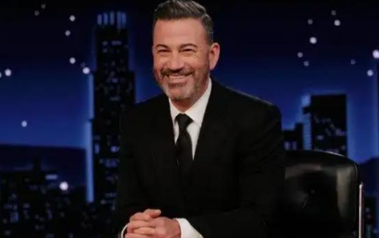 有个脱口秀主持人，嘴特别还碎，居然敢拿美国第一夫人梅拉尼娅开恶意玩笑，直接把特朗