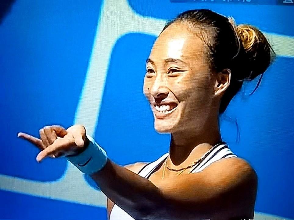 0比5落后，所有人都以为这局没了。

谁能想到，她竟然连追七局，硬生生把这一盘给