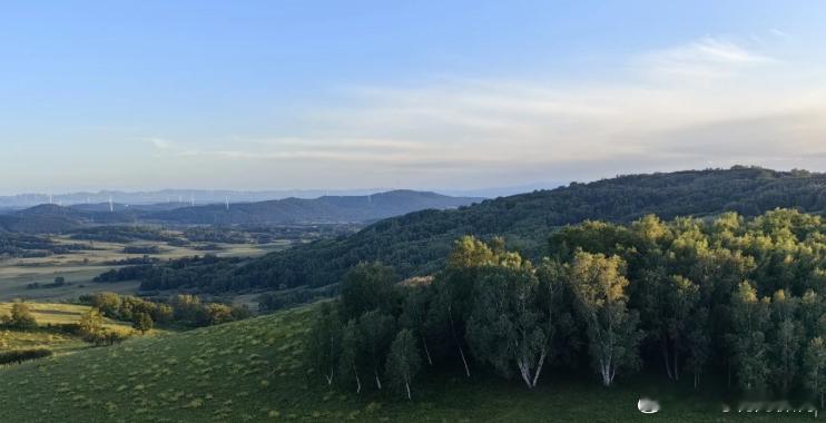 “十五五”规划建议稿全文发布，指明未来五年投资方向1、传统行业。第7条提到矿业、