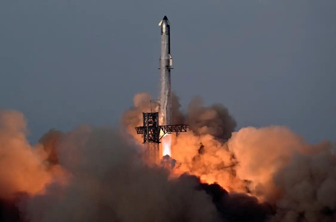 美东时间上周五，也就是2026年6月12日，马斯克把一件全世界等了二十多年的事真
