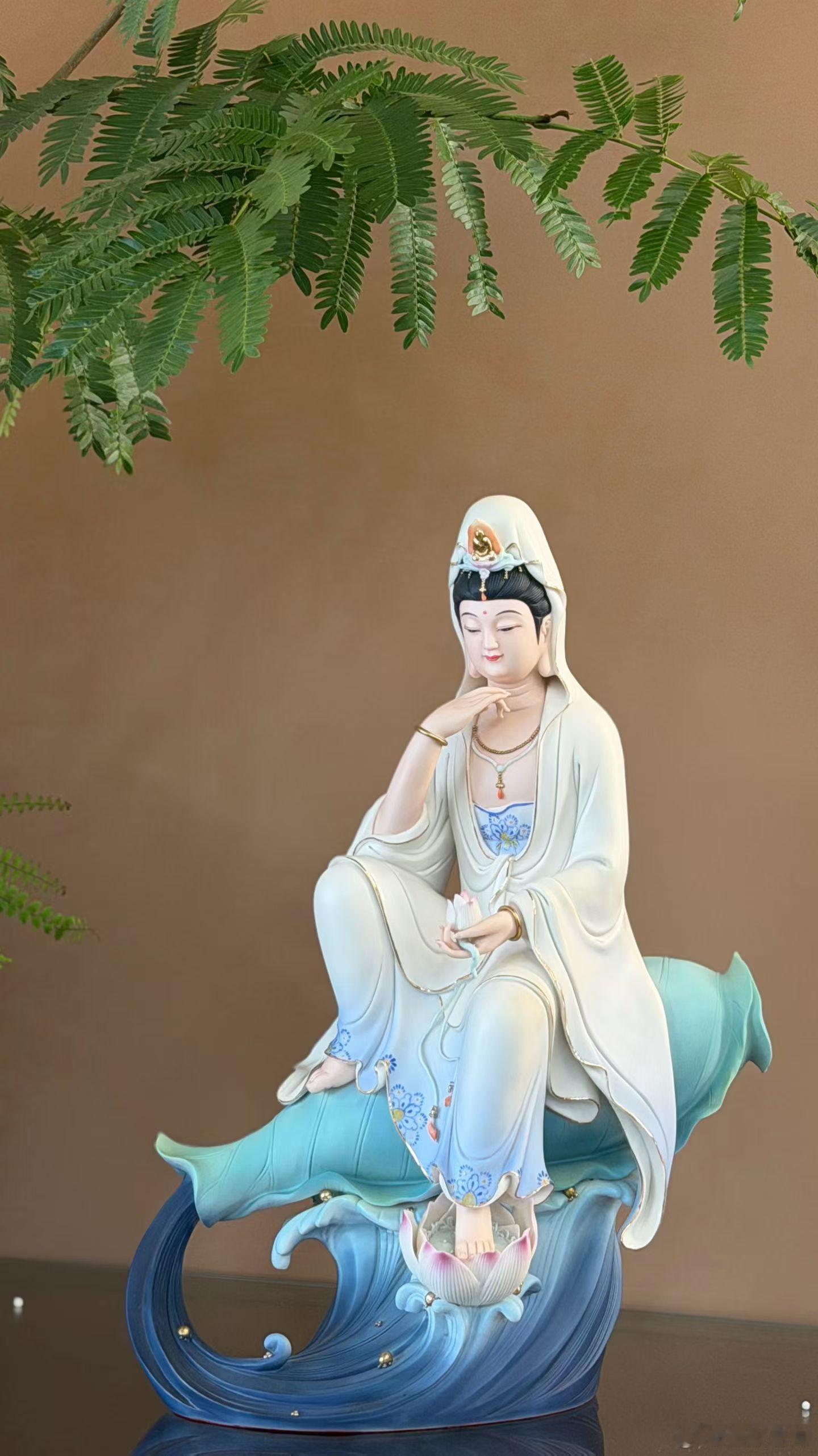 霜降霜降，福从天降。天时转寒，气运归藏；心存善念，福德自生。添衣养阳，少动怒，多