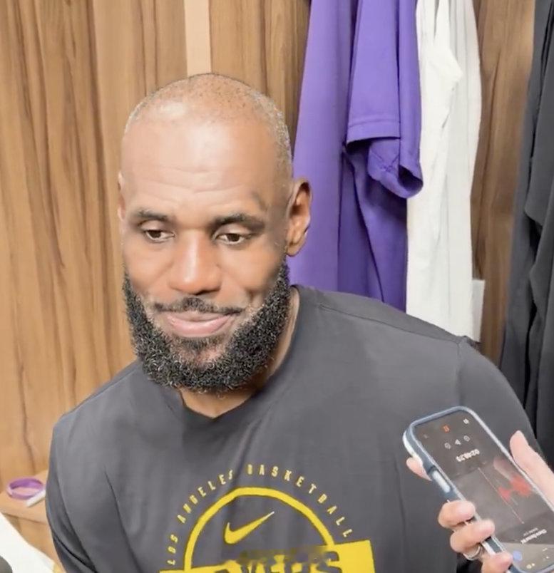 詹姆斯谈及本赛季没能和库里交手是否感到遗憾：“我们都不知道还有没有机会再对阵彼此