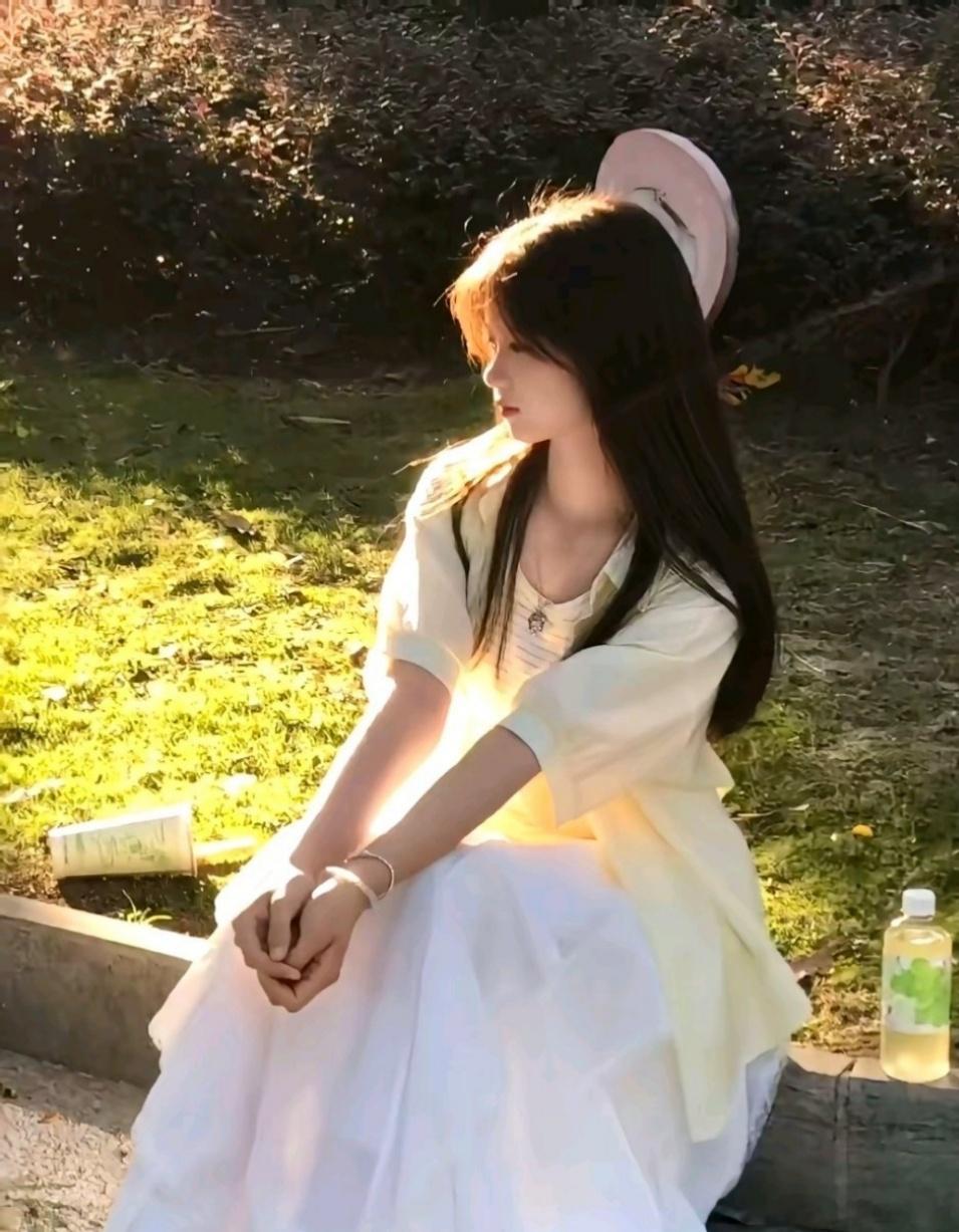 励志哲理人生 努力不是一时兴起，而是日复一日的坚持，是明知前路艰难，依然选择勇往