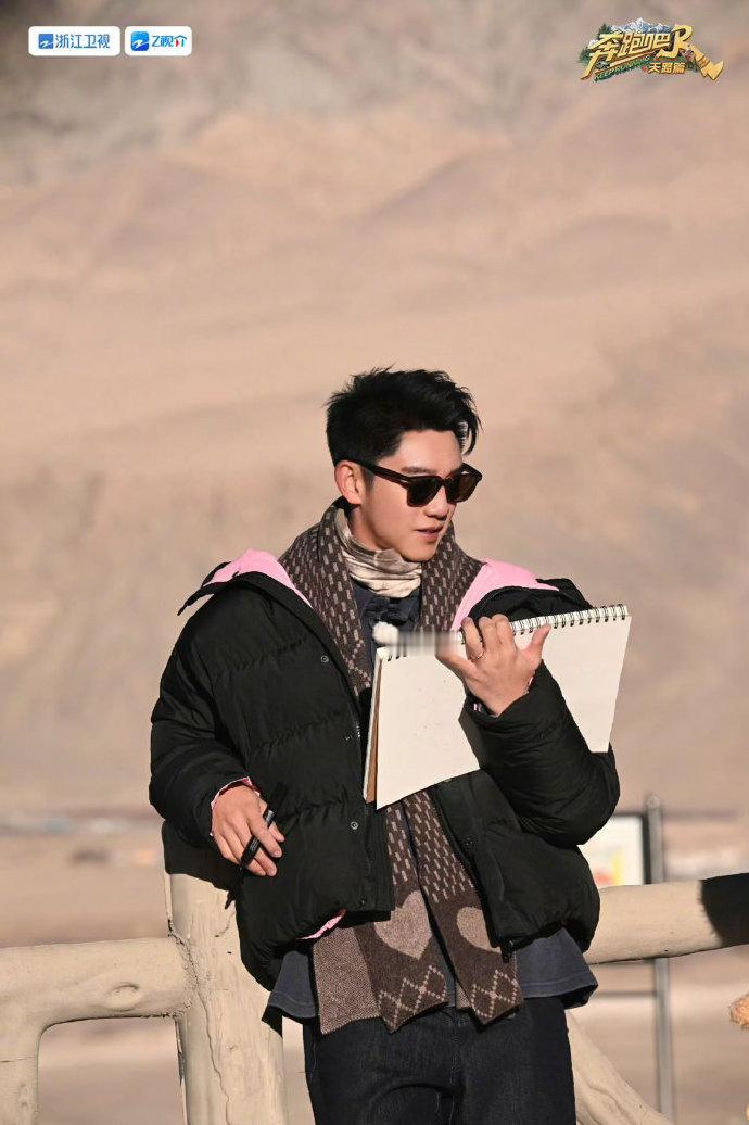 郑恺跑男坚持了13年十亿吨跑男的料奔跑吧 13年，跑男换了多少人，郑恺始终在那里