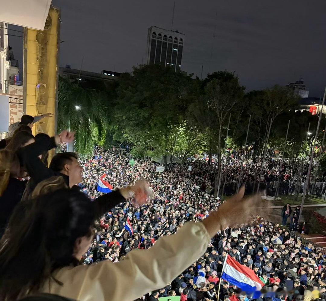世界杯爆出超大冷门，巴拉圭点球力克四届冠军德国队，成功闯进16强￼￼￼。总统当场