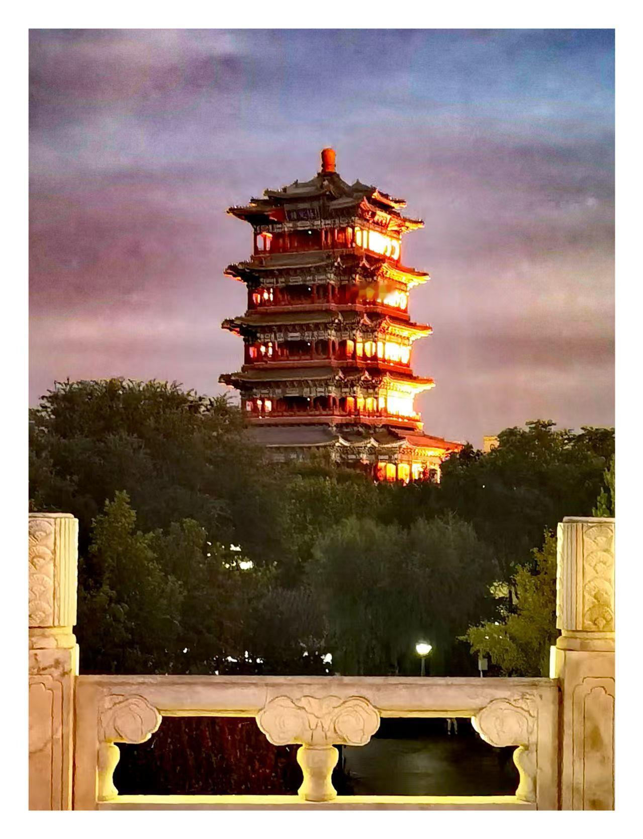 太极心法｜定势如坐山，一动如流水

我定势晃，动势断。

师父说：静不是死，动不