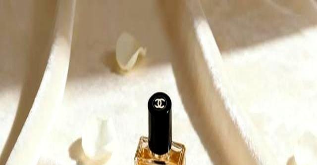 1971年，88岁的香奈儿在离世当天，出现了回光返照。只见她和往常一样精心梳妆，