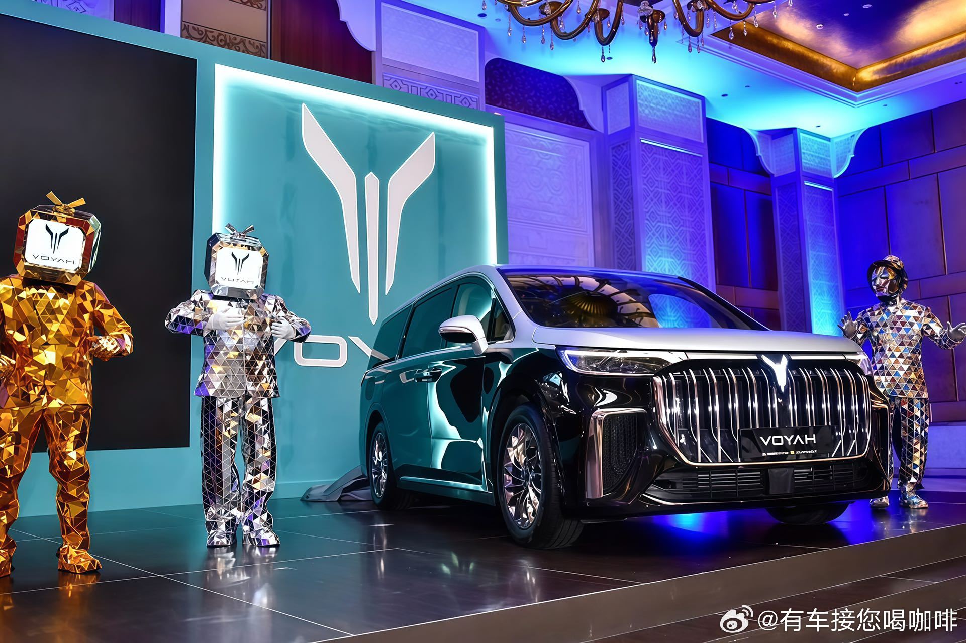 【5月14日，多哈】2025年5月12日，岚图汽车在卡塔尔多哈举行盛大发布仪式，