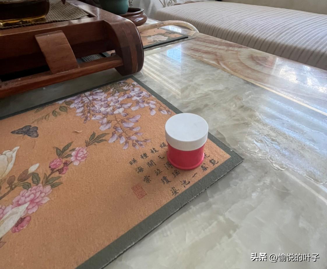 夏天要是被蚊虫叮咬起个大包、奇痒无比的时候，马上用食盐搓几下，消肿止痒，效果出奇