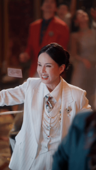 李若彤回怼演短剧是下沉面对短剧等于下沉的偏见，李若彤清醒表态，演员不必高居云端。