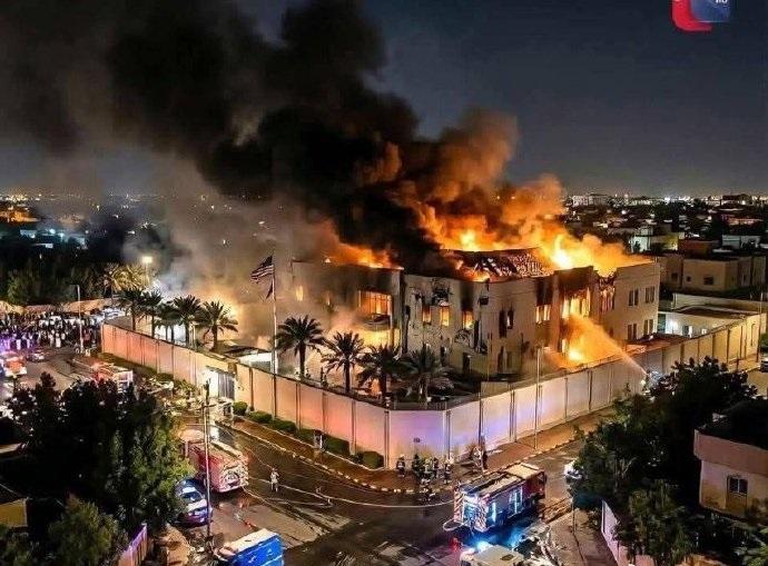 美国在沙特首都利雅得的大使馆被伊朗炸了，现场燃起熊熊烈火！

天道好轮回，美国人