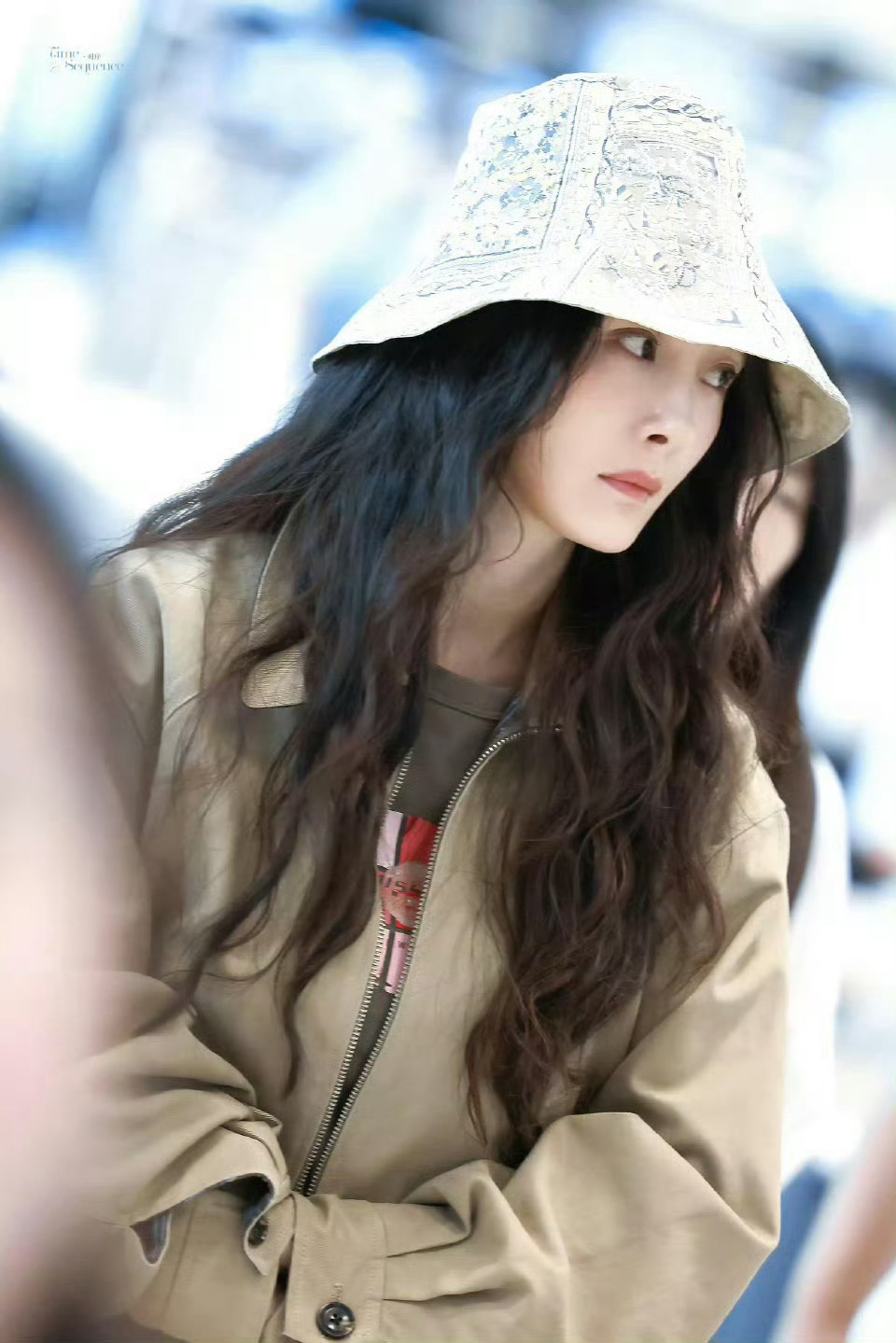 今天被酷酷的chase陈给刷屏了，好期待杨幂 在《末路狂花》里的新角色！！