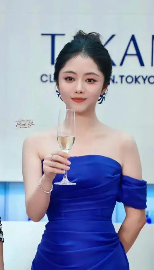 #谭松韵# 谭松韵是旺夫体质吗❓
1《锦衣之下》任嘉伦
2《以家人之名》张新成，