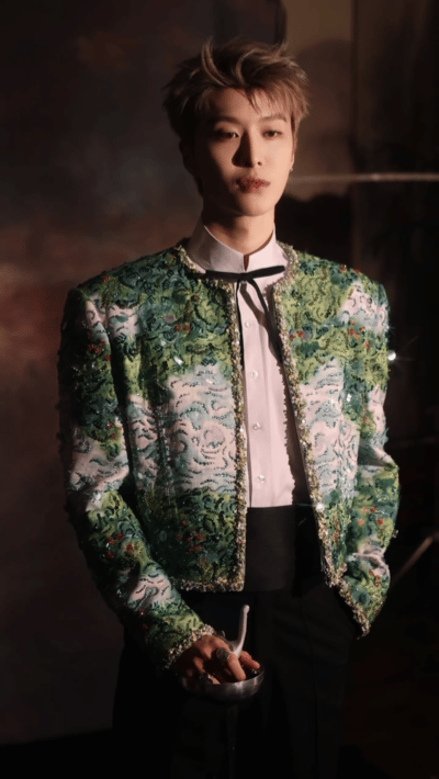 范丞丞帅成啥样了范丞丞这大屏怼脸镜头，简直是颜值的核武器级暴击！五官的每一寸精致