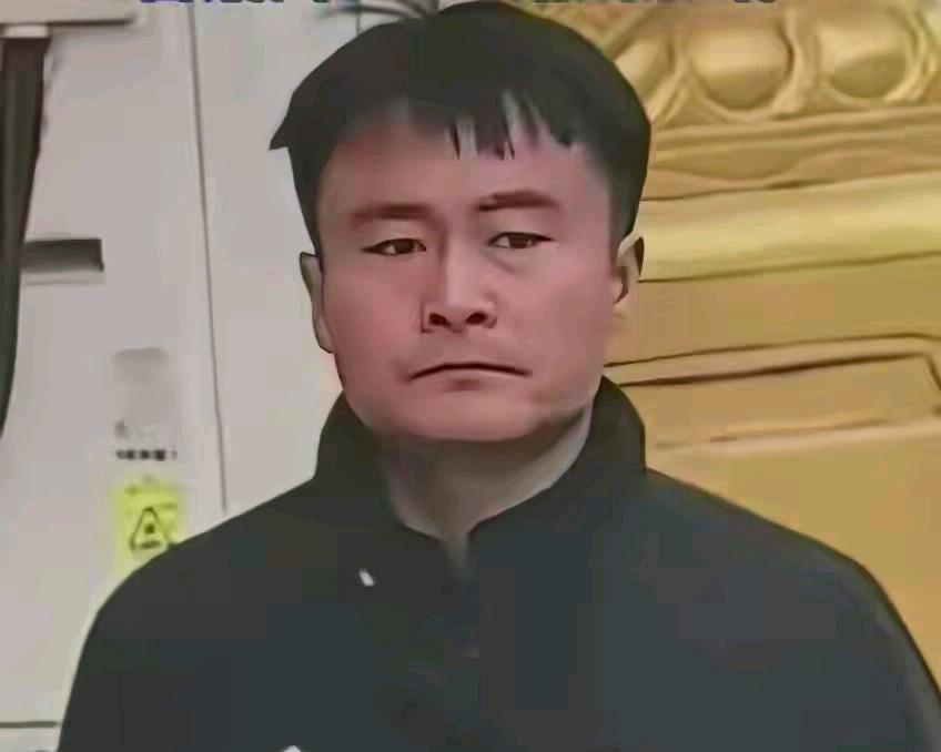 才34岁，干点啥不好？非得偷，非得去抢。从小不学好，长大了也改不了。年纪轻轻就走