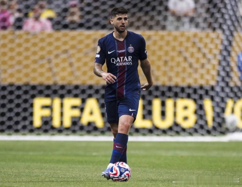 记者斯基拉报道，巴黎与贝拉尔多、若昂·内维斯的续约工作已经进入最后阶段。两名球员