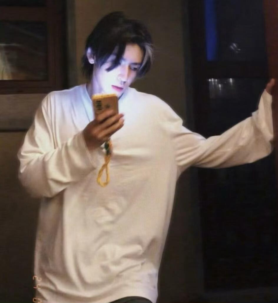 小鬼拱火拱到自己身上小鬼被姚晓棠的鸡翅打了 小鬼要是不问那一句，张星特可能就默默