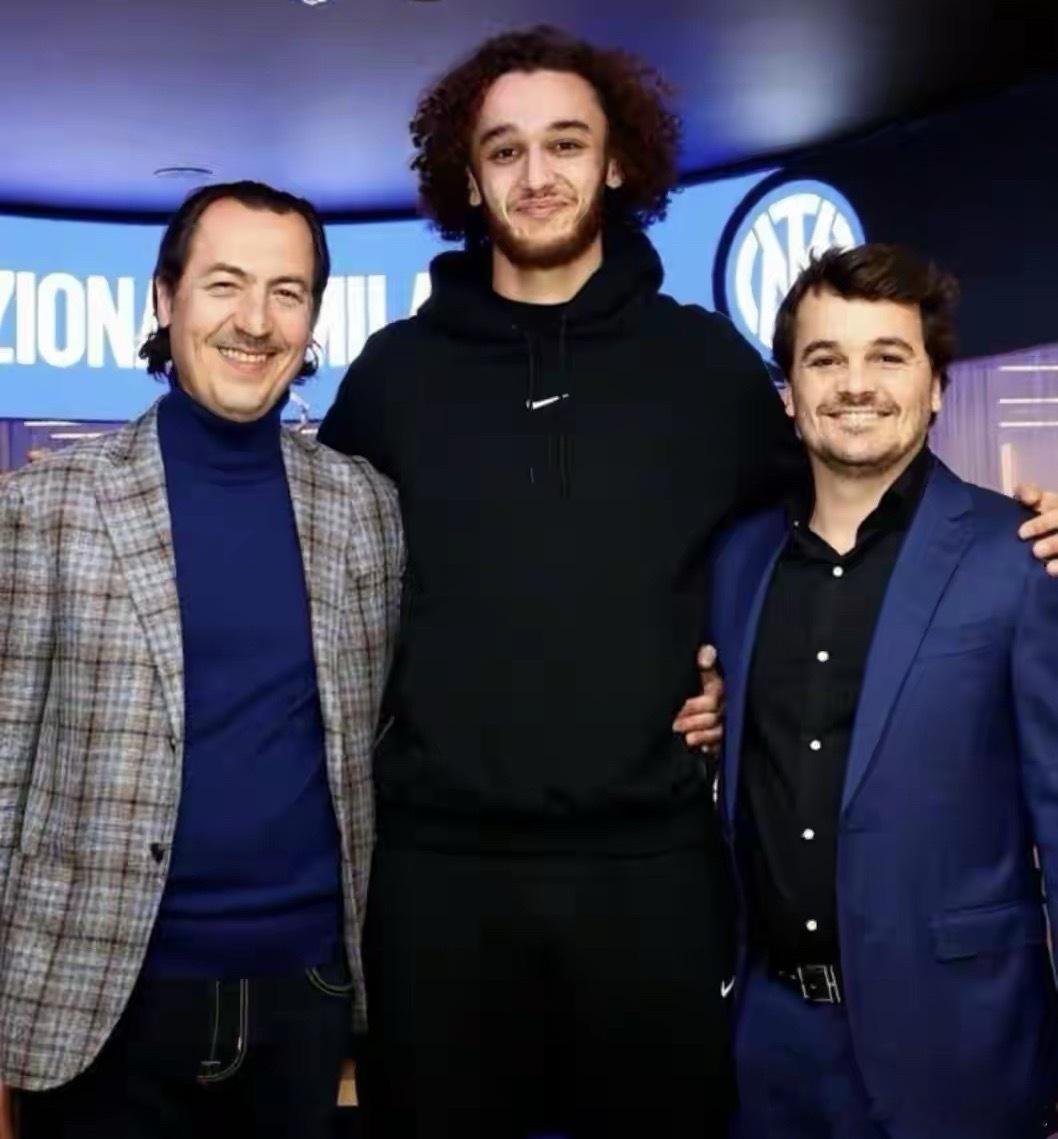 国际米兰在本次冬窗没有任何引援动作，这引发了球迷和博主的集体不满。作者“狗哥是一