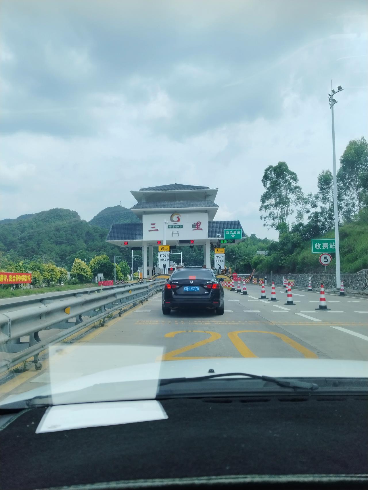 今天儿子问我妈妈你妈妈叫什么名字呀，一时之间我既然想不起来妈妈的名字，娘家的本来