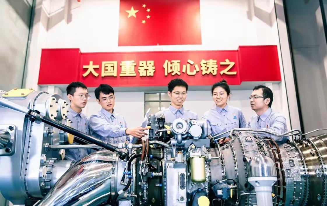 新中运，不是运30，是15。中运的代号数字不可能超过大运运20，你们看机头侧面的