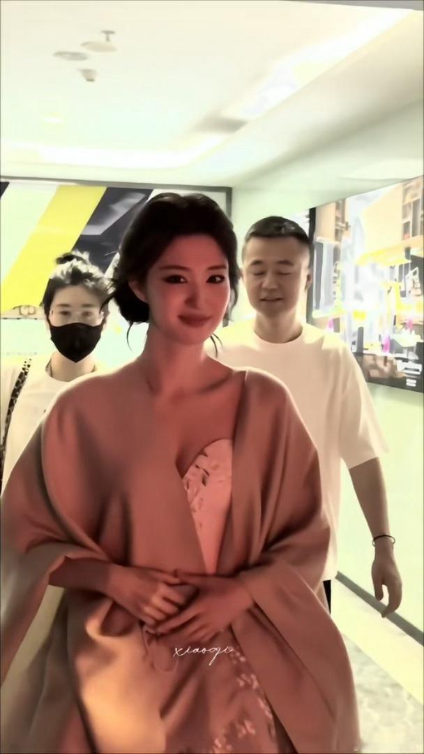 这次活动表情管理也很好啊。。。。。。 