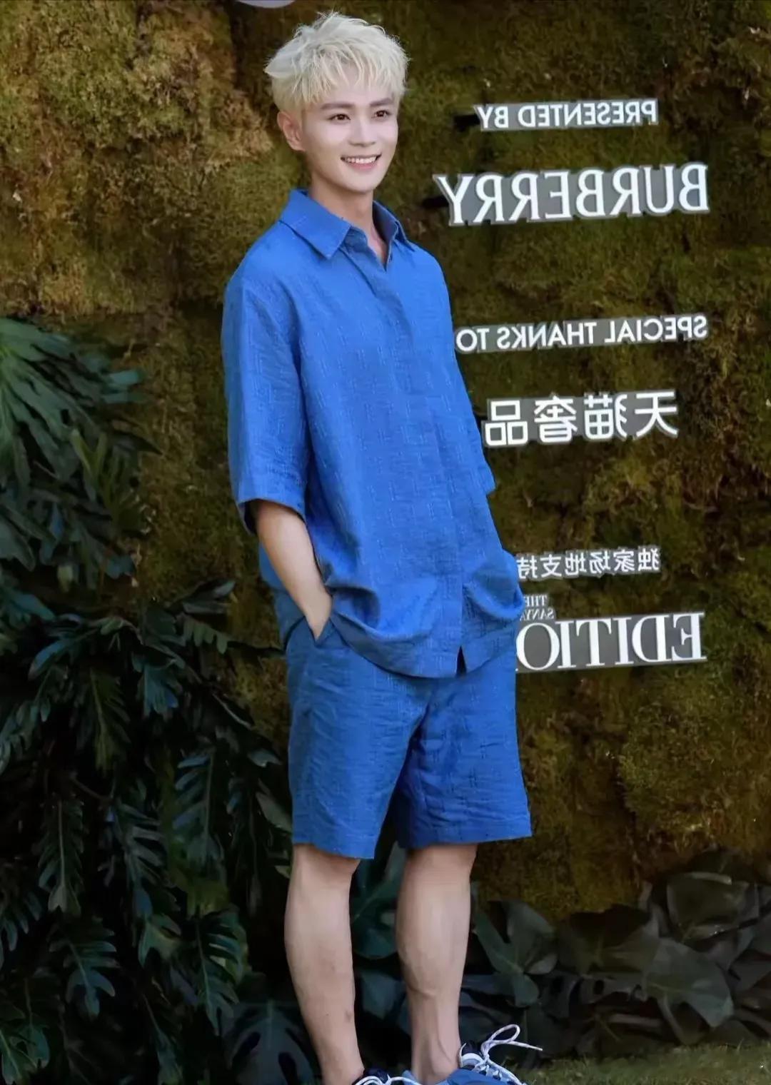 好像理解，他为什么能抢了任嘉伦的风头了。老实说，曹骏这少年感，是比肖战还要离谱的